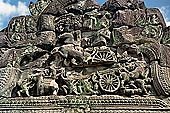 Preah Khan - fronton bas-reliefs of the inner temple.